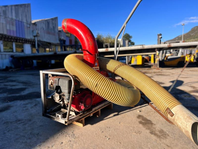 ASPIRATEUR A FEUILLE MOTORISÉ SUR BERCE (NET TVA) - Industriestaubsauger: das Bild 4 ASPIRATEUR A FEUILLE MOTORISÉ SUR BERCE (NET TVA) - Industriestaubsauger: das Bild 4