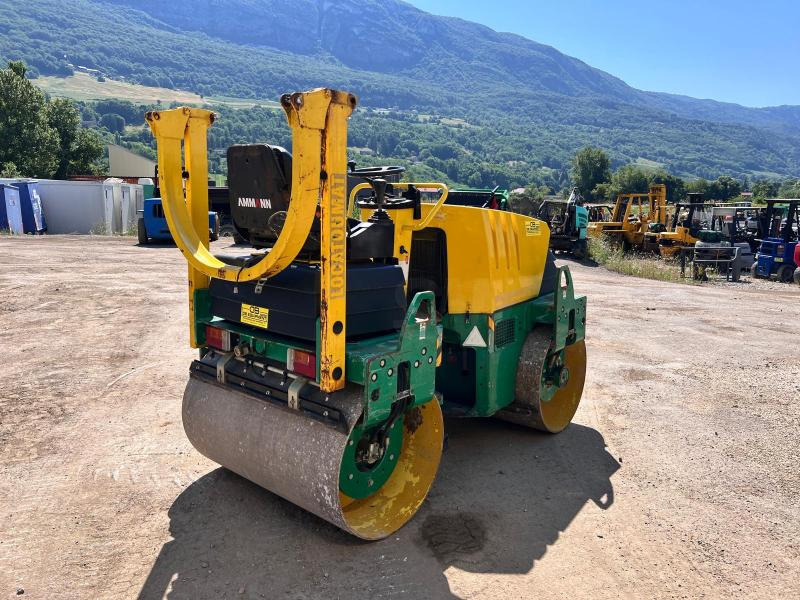 Ammann AV26-2 COMPACTEUR ROULEAU TANDEM VIBRANT ARTICULÉ - Straßenwalze: das Bild 5 Ammann AV26-2 COMPACTEUR ROULEAU TANDEM VIBRANT ARTICULÉ - Straßenwalze: das Bild 5