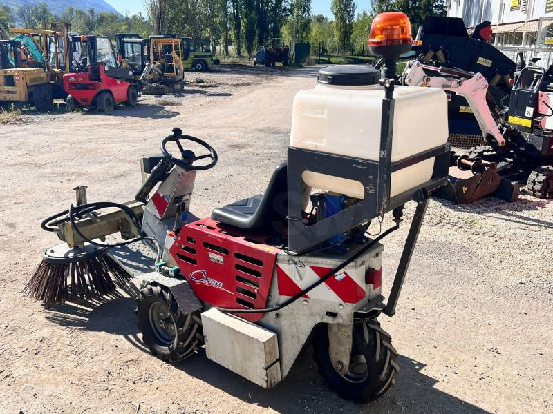 Cochet Balayeuse de désherbage automotrice Gecko (NET DE TVA) - Kehrsaugmaschine: das Bild 3 Cochet Balayeuse de désherbage automotrice Gecko (NET DE TVA) - Kehrsaugmaschine: das Bild 3