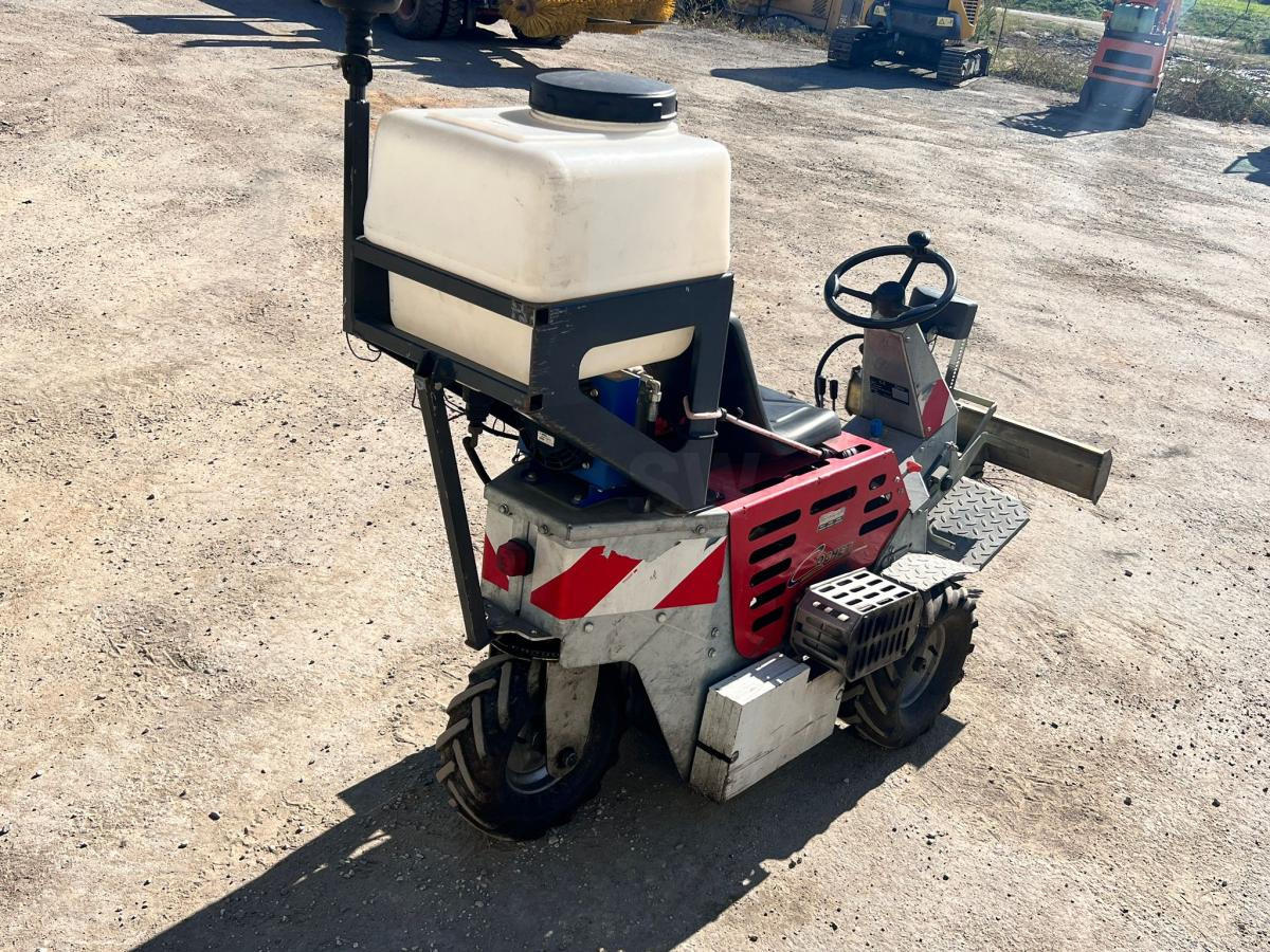 Cochet Balayeuse de désherbage automotrice Gecko (NET DE TVA) - Kehrsaugmaschine: das Bild 4 Cochet Balayeuse de désherbage automotrice Gecko (NET DE TVA) - Kehrsaugmaschine: das Bild 4