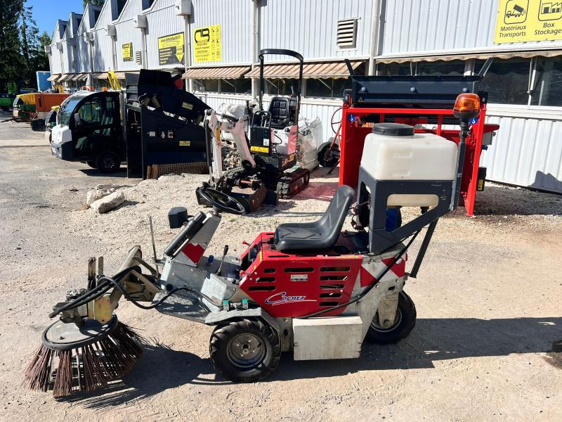 Cochet Balayeuse de désherbage automotrice Gecko (NET DE TVA) - Kehrsaugmaschine: das Bild 2 Cochet Balayeuse de désherbage automotrice Gecko (NET DE TVA) - Kehrsaugmaschine: das Bild 2