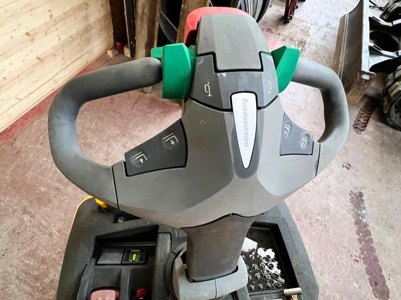 Jungheinrich ERE225 Gerbeur transpalette électrique - Hochhubwagen: das Bild 5 Jungheinrich ERE225 Gerbeur transpalette électrique - Hochhubwagen: das Bild 5