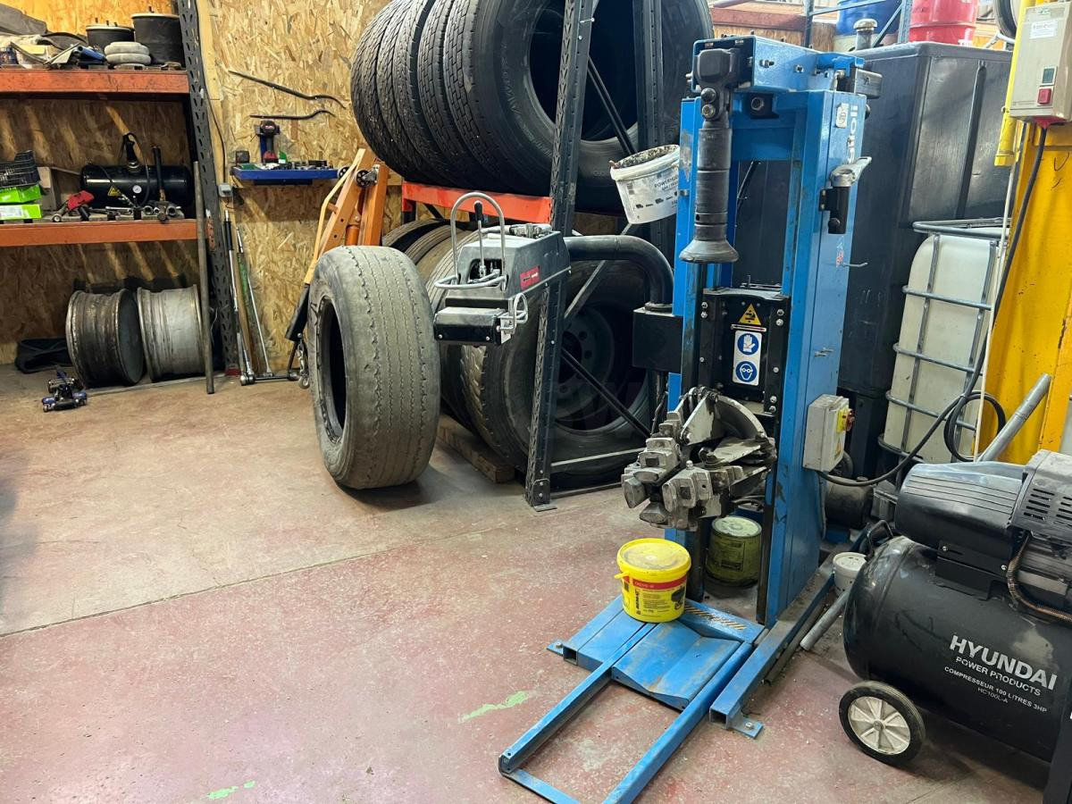 Ravaglioli Démonte pneus GRS926 - Werkstattgerät: das Bild 3 Ravaglioli Démonte pneus GRS926 - Werkstattgerät: das Bild 3