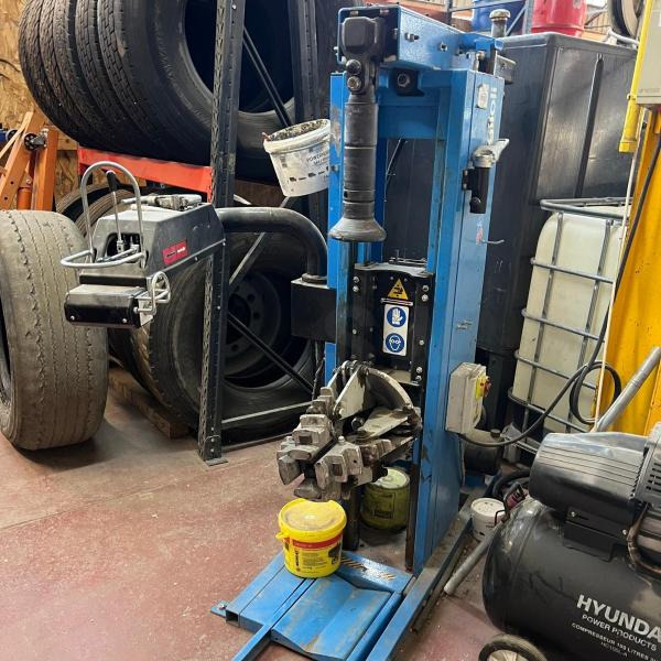 Ravaglioli Démonte pneus GRS926 - Werkstattgerät: das Bild 2 Ravaglioli Démonte pneus GRS926 - Werkstattgerät: das Bild 2