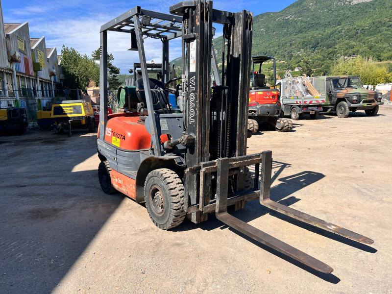 Toyota 426 FGF15 CHARIOT ELEVATEUR A GAZ 1,5T 4,3m - Treibgasstapler: das Bild 5 Toyota 426 FGF15 CHARIOT ELEVATEUR A GAZ 1,5T 4,3m - Treibgasstapler: das Bild 5