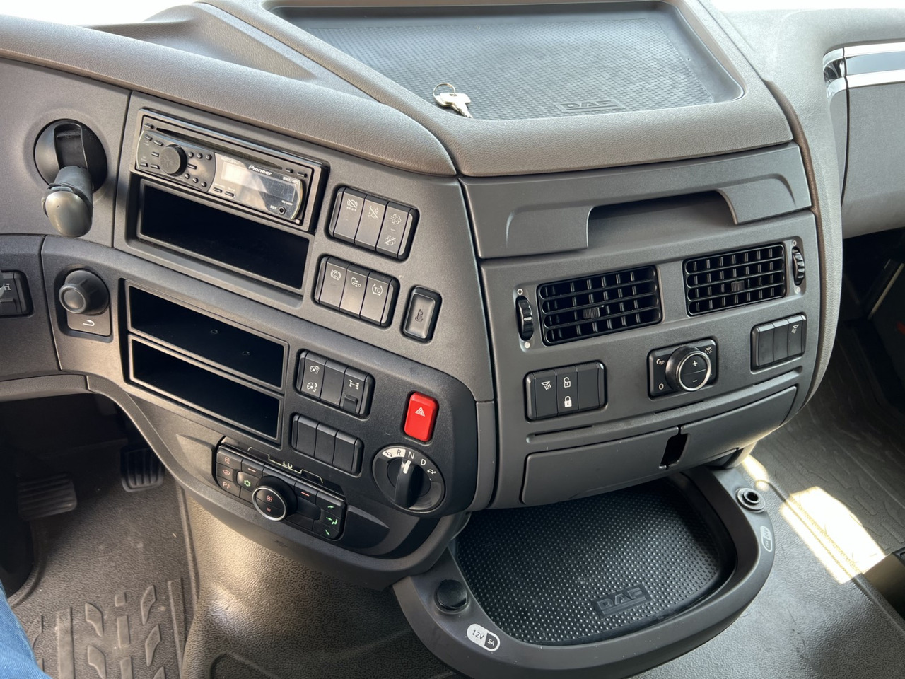 Sattelzugmaschine DAF XF 480FT: das Bild 11