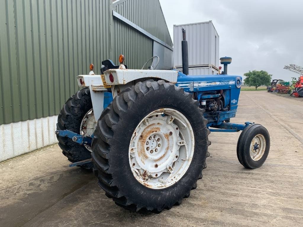 Ford 7000 - Traktor: das Bild 4 Ford 7000 - Traktor: das Bild 4