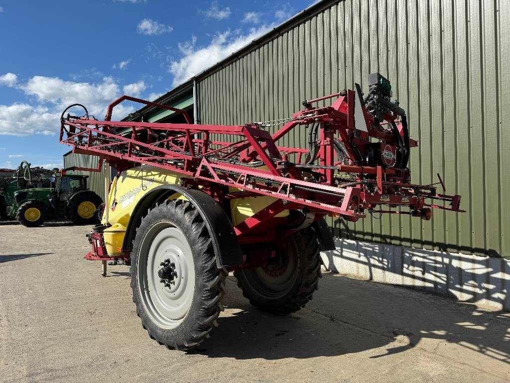Hardi Navigator 3000L 24m - Anhängespritze: das Bild 2 Hardi Navigator 3000L 24m - Anhängespritze: das Bild 2