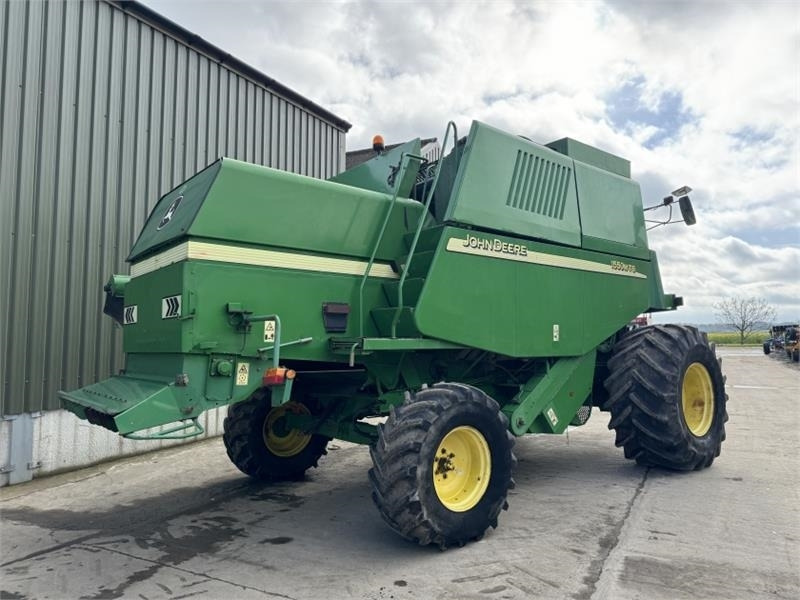 John Deere 1550 WTS c/w 620R Header - Zubehör für Erntemaschine: das Bild 2 John Deere 1550 WTS c/w 620R Header - Zubehör für Erntemaschine: das Bild 2
