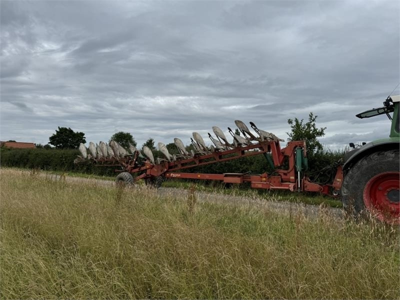 Kverneland 10 Furrow RW100 Varimat Plough **Video Below** - Pflug: das Bild 1 Kverneland 10 Furrow RW100 Varimat Plough **Video Below** - Pflug: das Bild 1
