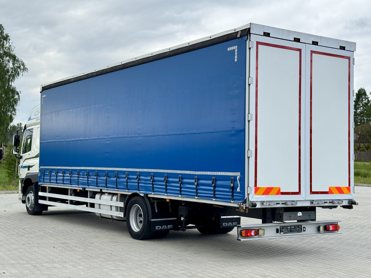 DAF CF 320 / FIRANKA / 24 EUROPALETY / SYPIALKA / AUTOMAT / KLIMA POSTOJOWA / 2017 ROK - Plane LKW: das Bild 4 DAF CF 320 / FIRANKA / 24 EUROPALETY / SYPIALKA / AUTOMAT / KLIMA POSTOJOWA / 2017 ROK - Plane LKW: das Bild 4