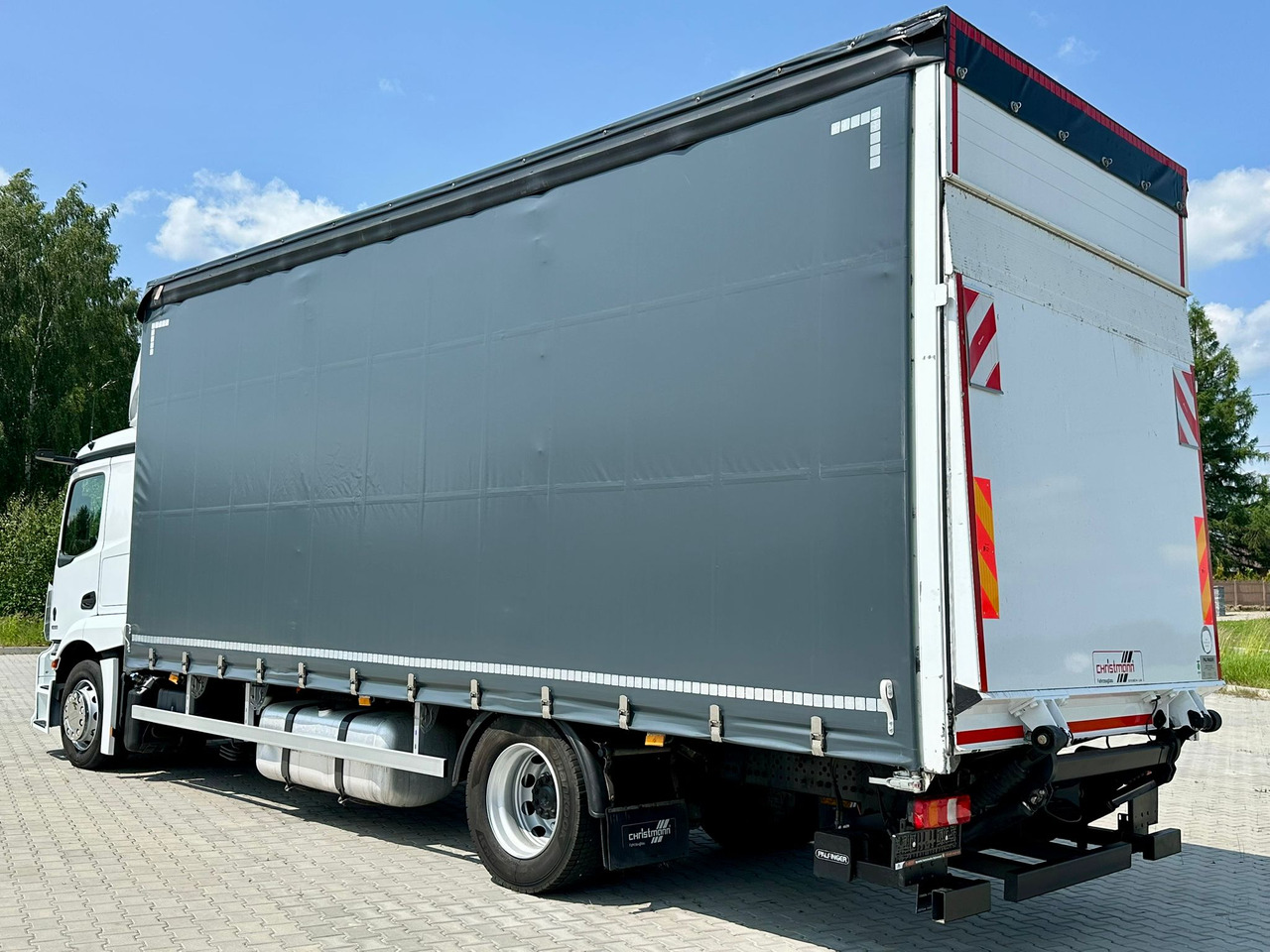 MERCEDES-BENZ ACTROS 1833 / FIRANKA / WINDA / 18 PALET / AUTOMAT / 310 TYS KM / DUŻY SILNIK / 2020 ROK / SYPIALKA - Plane LKW: das Bild 4 MERCEDES-BENZ ACTROS 1833 / FIRANKA / WINDA / 18 PALET / AUTOMAT / 310 TYS KM / DUŻY SILNIK / 2020 ROK / SYPIALKA - Plane LKW: das Bild 4