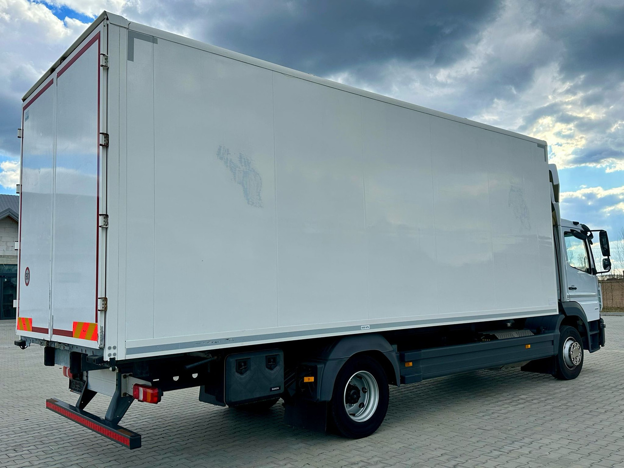 MERCEDES-BENZ ATEGO / 1221 / IZOTERMA / KONTENER / AUTOMAT / 230 TYS KM / 17 EUROPALET / 6.8 M DŁUGOŚCI / 2019 ROK - Isotherm LKW: das Bild 4 MERCEDES-BENZ ATEGO / 1221 / IZOTERMA / KONTENER / AUTOMAT / 230 TYS KM / 17 EUROPALET / 6.8 M DŁUGOŚCI / 2019 ROK - Isotherm LKW: das Bild 4