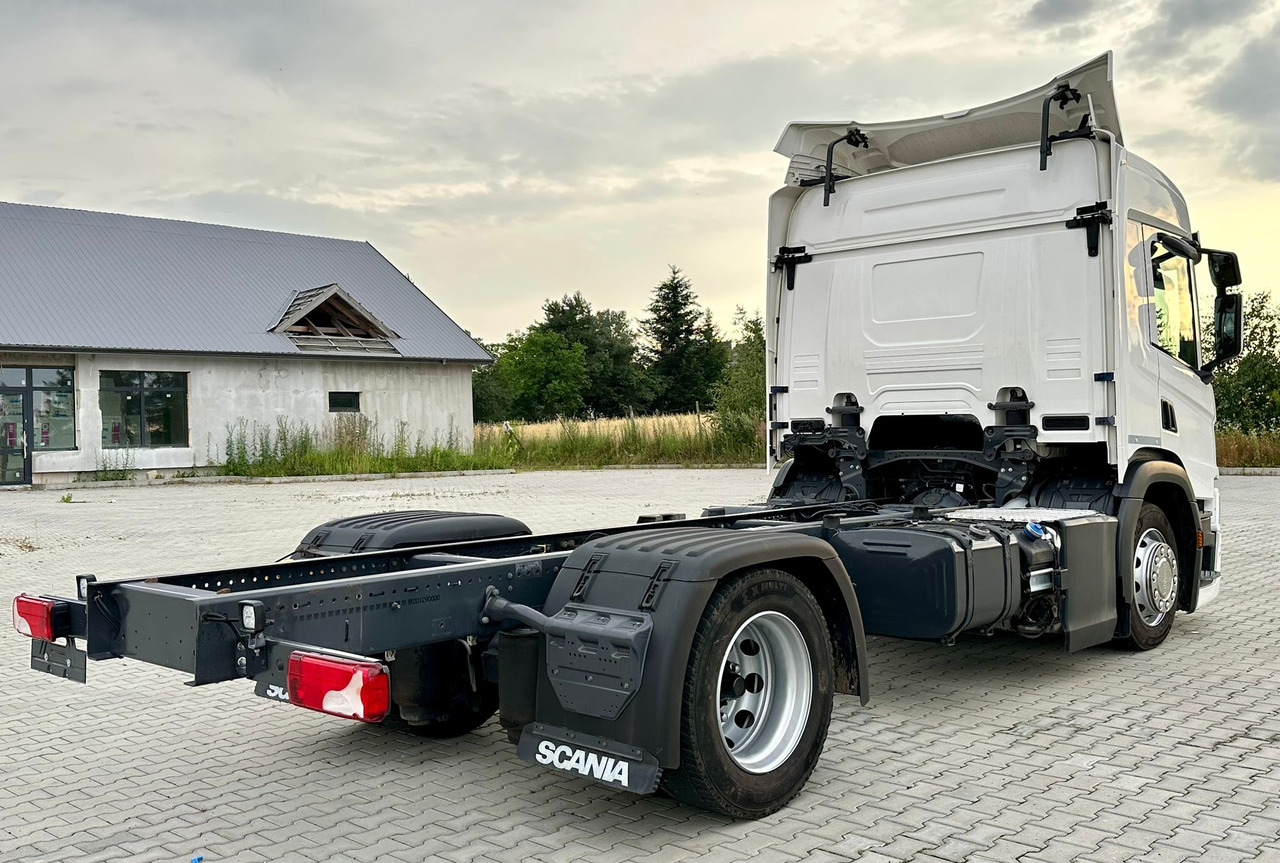 SCANIA P220 / RAMA DO ZABUDOWY / ROZSTAW OSI 3.90 M / SILNIK 6 / WYWROTKA / BECZKA / HAKOWIEC / UTRZYMANIE DRÓG / AUTOMAT / 2019 ROK / NISKI PRZEBIEG - Fahrgestell LKW: das Bild 4 SCANIA P220 / RAMA DO ZABUDOWY / ROZSTAW OSI 3.90 M / SILNIK 6 / WYWROTKA / BECZKA / HAKOWIEC / UTRZYMANIE DRÓG / AUTOMAT / 2019 ROK / NISKI PRZEBIEG - Fahrgestell LKW: das Bild 4