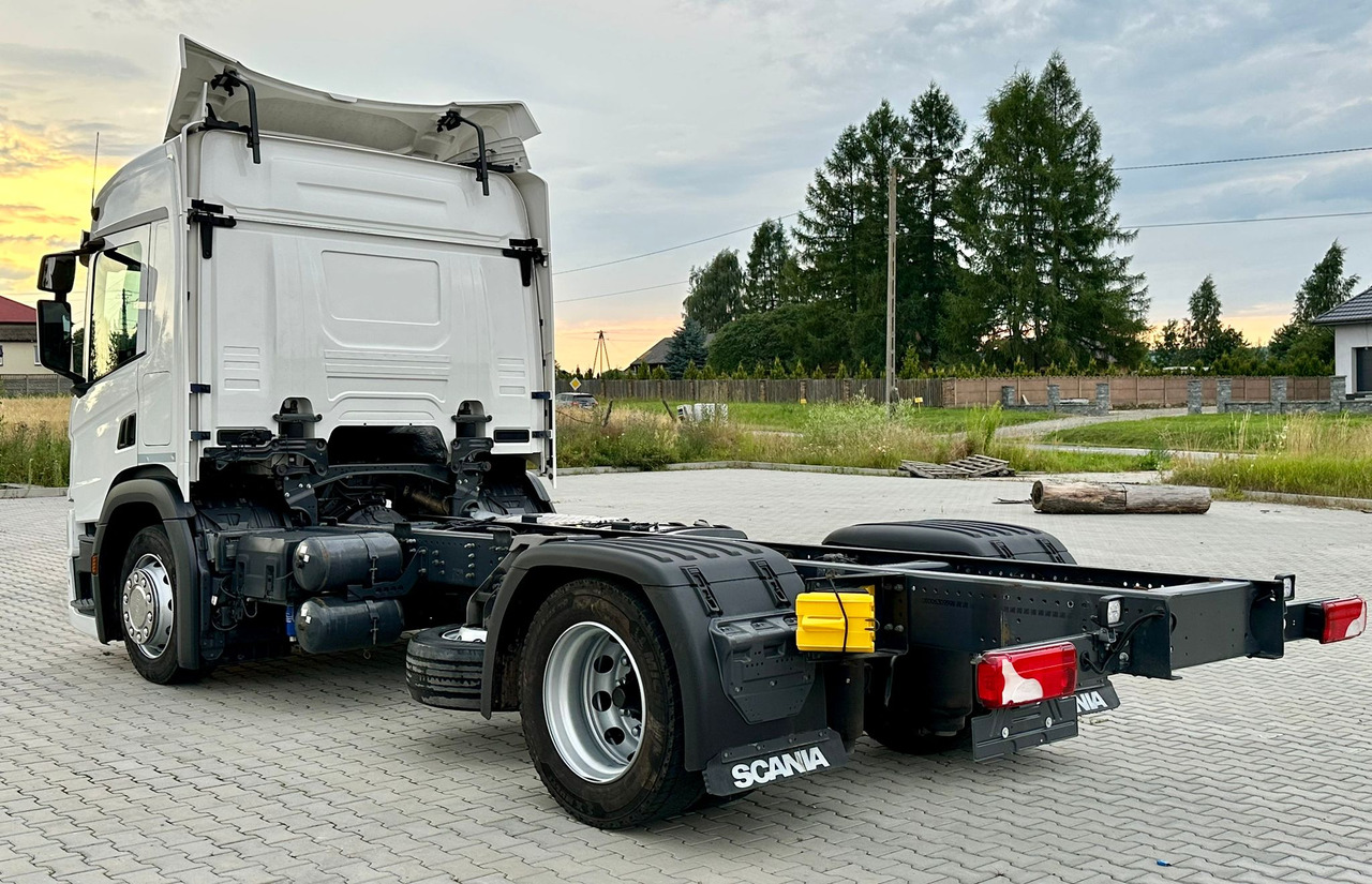 SCANIA P220 / RAMA DO ZABUDOWY / ROZSTAW OSI 3.90 M / SILNIK 6 / WYWROTKA / BECZKA / HAKOWIEC / UTRZYMANIE DRÓG / AUTOMAT / 2019 ROK / NISKI PRZEBIEG - Fahrgestell LKW: das Bild 3 SCANIA P220 / RAMA DO ZABUDOWY / ROZSTAW OSI 3.90 M / SILNIK 6 / WYWROTKA / BECZKA / HAKOWIEC / UTRZYMANIE DRÓG / AUTOMAT / 2019 ROK / NISKI PRZEBIEG - Fahrgestell LKW: das Bild 3