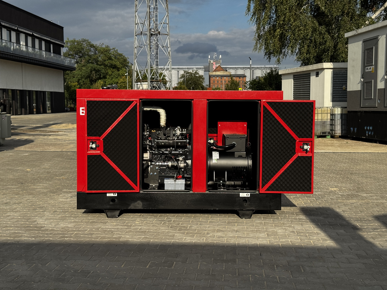 IVECO 30 kVA / 24 kW - Stromgenerator: das Bild 4 IVECO 30 kVA / 24 kW - Stromgenerator: das Bild 4