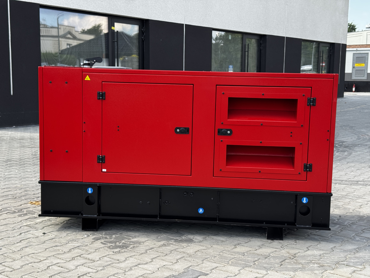 IVECO 80 kVA / 65 kW - Stromgenerator: das Bild 4 IVECO 80 kVA / 65 kW - Stromgenerator: das Bild 4