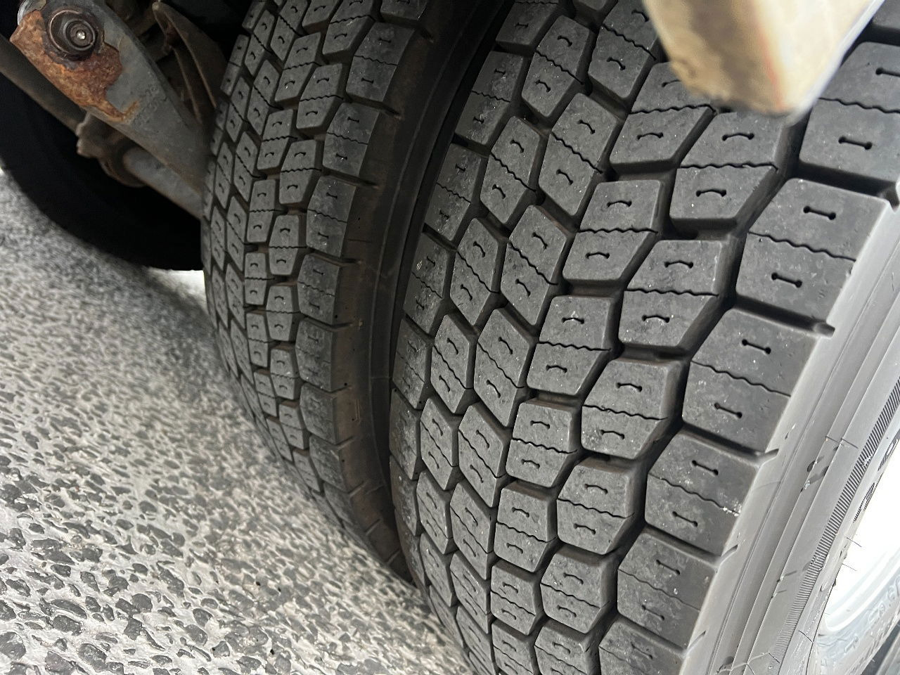 Volvo FM 9.300 Globe 6x2, Euro 5 - Koffer LKW: das Bild 5 Volvo FM 9.300 Globe 6x2, Euro 5 - Koffer LKW: das Bild 5