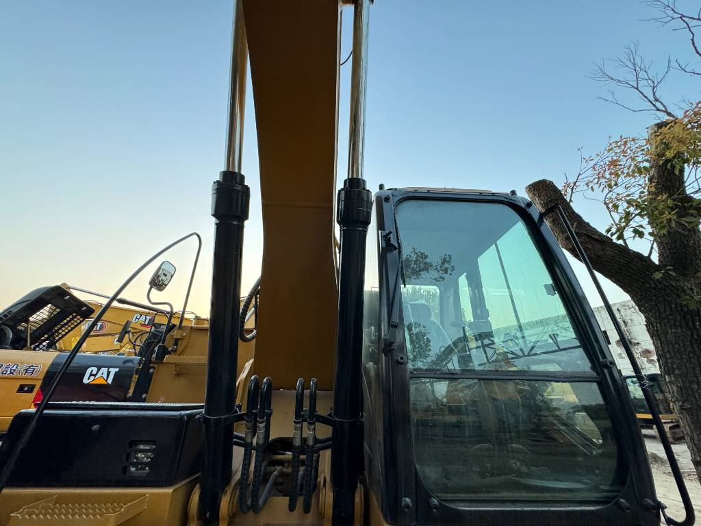 CAT 320 D Engine C7.1 - Kettenbagger: das Bild 3 CAT 320 D Engine C7.1 - Kettenbagger: das Bild 3