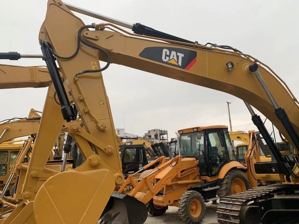 CAT 330 D2L - Kettenbagger: das Bild 4 CAT 330 D2L - Kettenbagger: das Bild 4