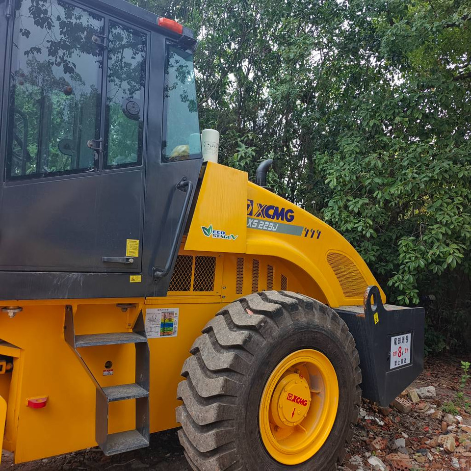 Walzenzug XCMG XS 223 J: das Bild 1