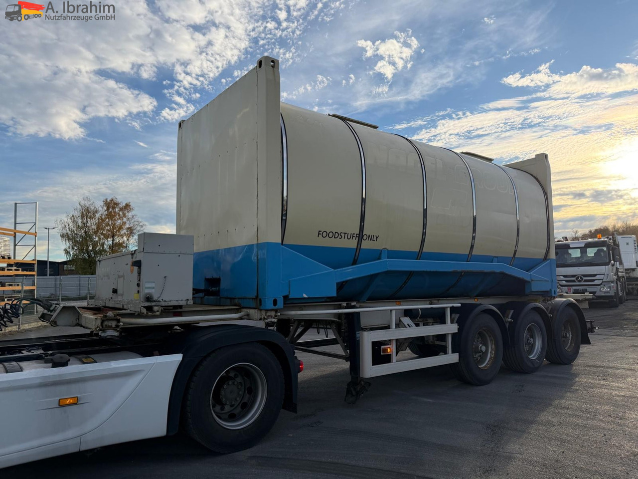 Feldbinder Lebensmittel Tank Container 26500 L | 2 Kammern | Heizung | 20 ft | Edelstahl - Tankauflieger: das Bild 1 Feldbinder Lebensmittel Tank Container 26500 L | 2 Kammern | Heizung | 20 ft | Edelstahl - Tankauflieger: das Bild 1