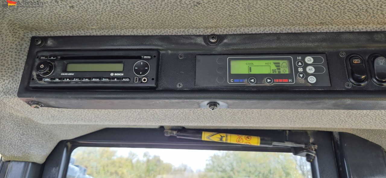 Komatsu WA 250 Zustand technisch ok, optisch 3-4 Unterlagen vorhanden - Radlader: das Bild 5 Komatsu WA 250 Zustand technisch ok, optisch 3-4 Unterlagen vorhanden - Radlader: das Bild 5