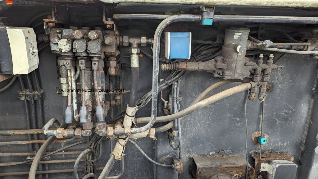 Langendorf SBT 27/33 Innenlader, hydr. Schwanenhals - Tieflader Auflieger: das Bild 2 Langendorf SBT 27/33 Innenlader, hydr. Schwanenhals - Tieflader Auflieger: das Bild 2