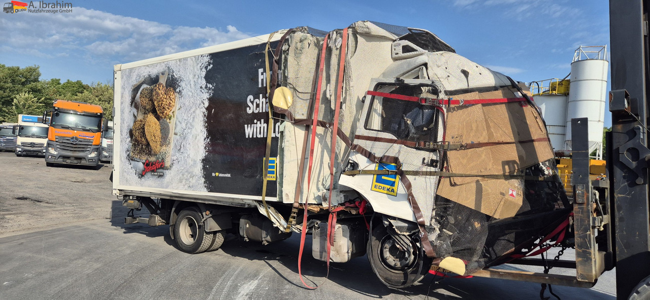 MAN TGL 8.160 4x2 Brotkoffer mit Kühlfach nicht fahrbereit ! nicht rollfähig - Kühltransporter: das Bild 1 MAN TGL 8.160 4x2 Brotkoffer mit Kühlfach nicht fahrbereit ! nicht rollfähig - Kühltransporter: das Bild 1