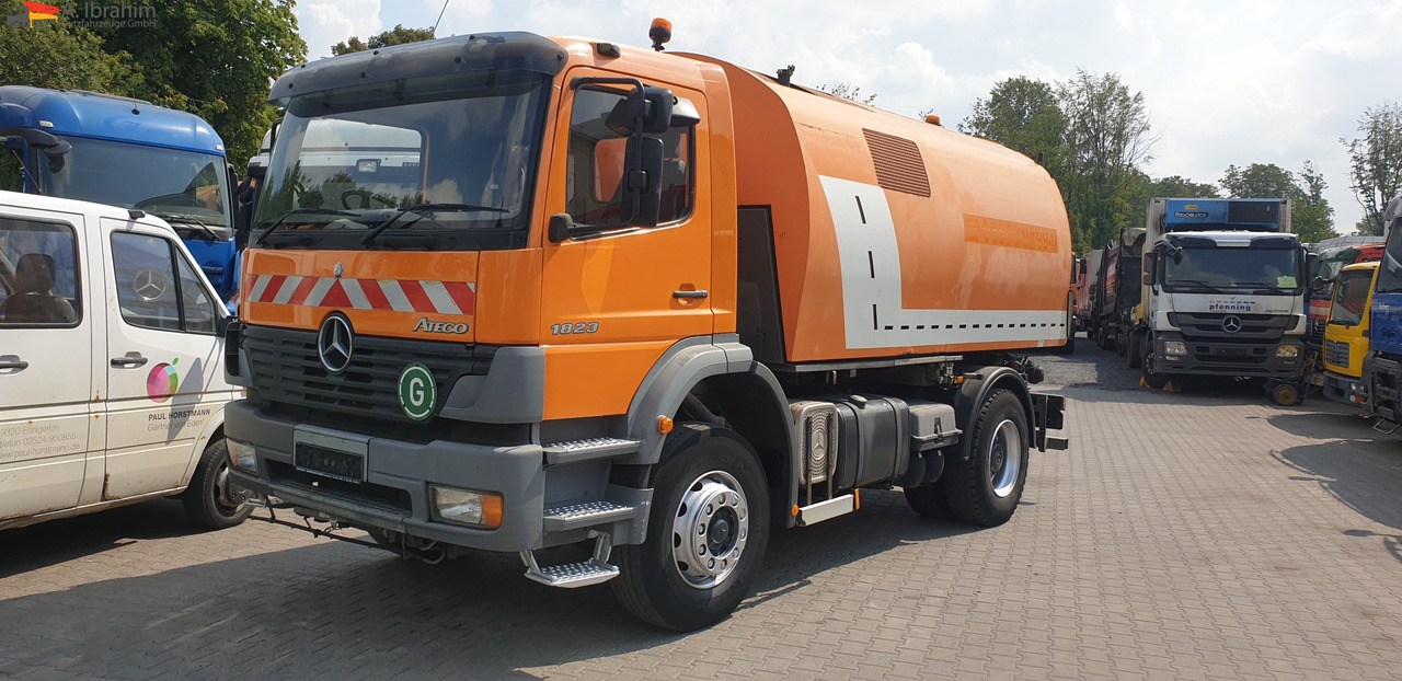 Mercedes-Benz 1823 DB 1823,Optifant 70, einsatzbereit, 1453 h Betriebsstunden - Kehrmaschine: das Bild 1 Mercedes-Benz 1823 DB 1823,Optifant 70, einsatzbereit, 1453 h Betriebsstunden - Kehrmaschine: das Bild 1