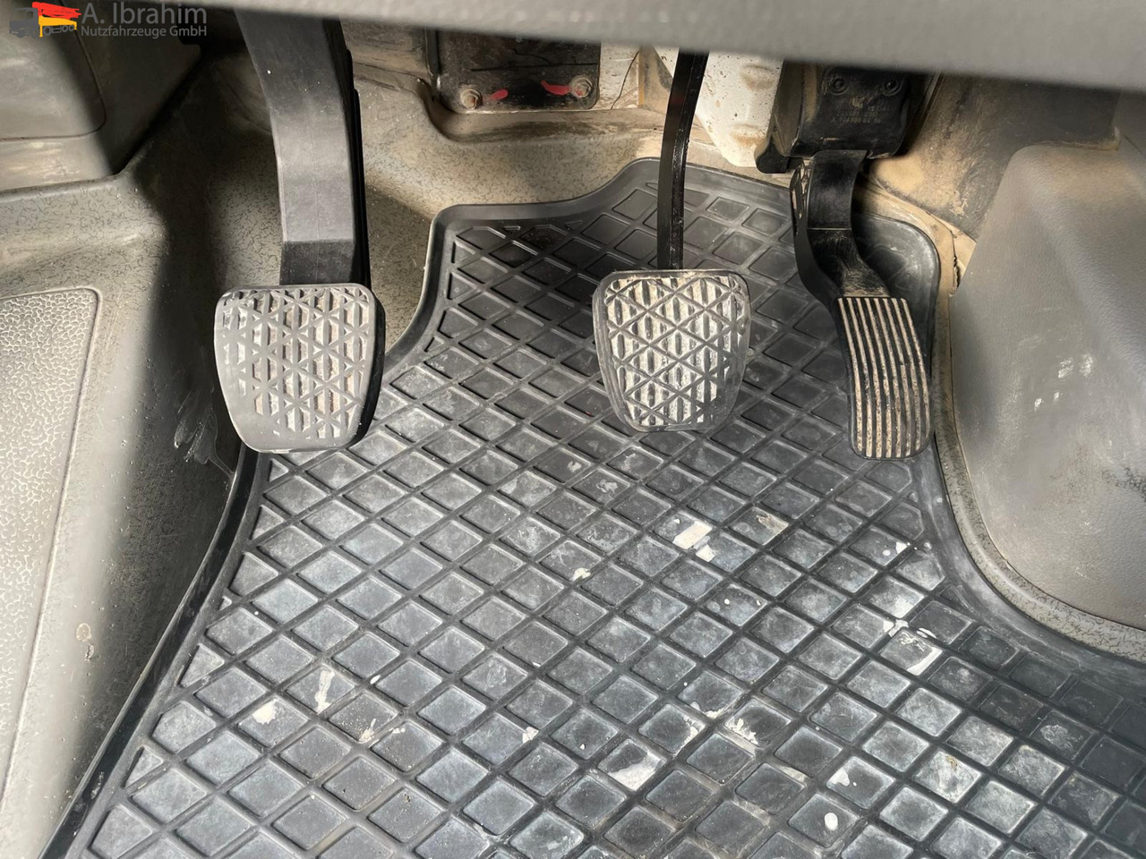 Mercedes-Benz Sprinter DB 319 CDI Geschlossen Kasten | 15 m³ | V6 | 4.5 m Radstand - Kastenwagen: das Bild 2 Mercedes-Benz Sprinter DB 319 CDI Geschlossen Kasten | 15 m³ | V6 | 4.5 m Radstand - Kastenwagen: das Bild 2