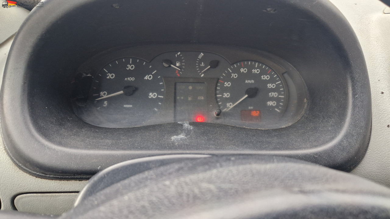 Renault 52AF, zwillingsbereift 2.8 nicht neu, aber läuft, - Kastenwagen: das Bild 2 Renault 52AF, zwillingsbereift 2.8 nicht neu, aber läuft, - Kastenwagen: das Bild 2