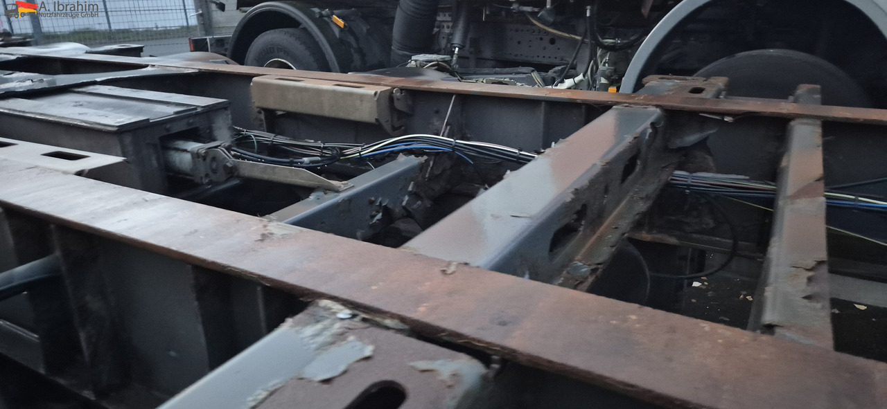 Schmitz SCF24 2x20,30,40,45 ft Multichassis, ausziehbar - Container/ Wechselfahrgestell Auflieger: das Bild 3 Schmitz SCF24 2x20,30,40,45 ft Multichassis, ausziehbar - Container/ Wechselfahrgestell Auflieger: das Bild 3