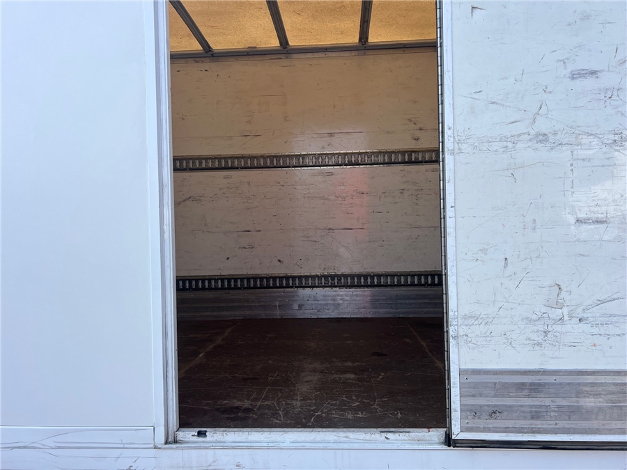 Iveco 35C16H - Koffer LKW: das Bild 2 Iveco 35C16H - Koffer LKW: das Bild 2