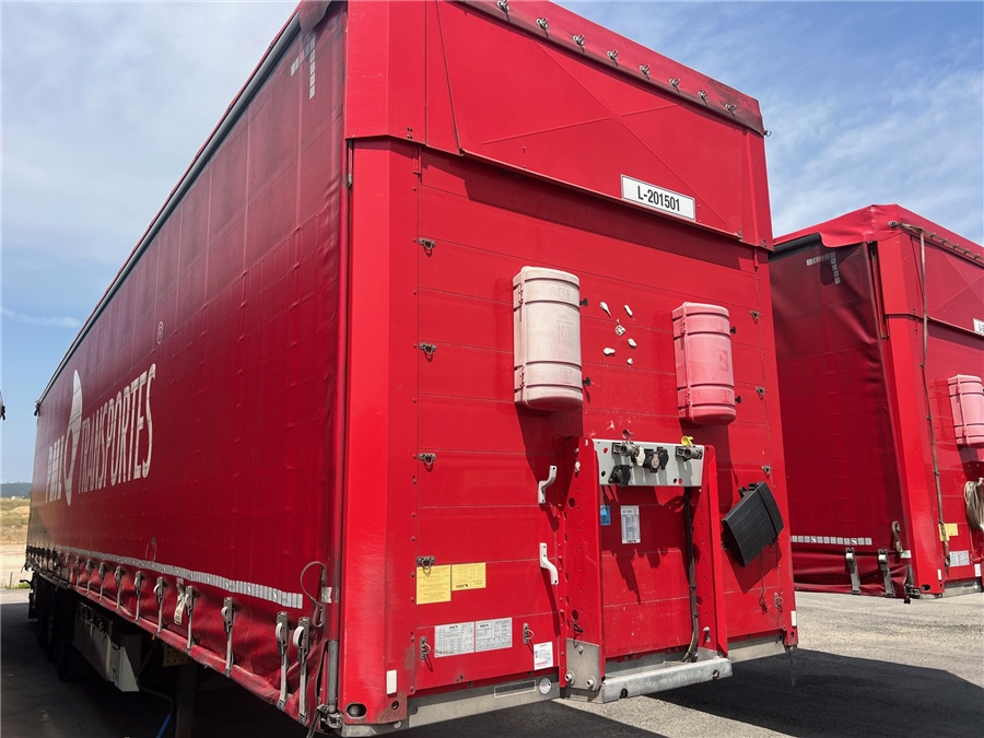 SCHMITZ CARGOBULL SCB-S3T TETO ELEVAR - Planenauflieger: das Bild 2 SCHMITZ CARGOBULL SCB-S3T TETO ELEVAR - Planenauflieger: das Bild 2