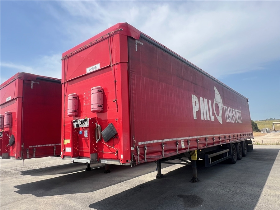 SCHMITZ CARGOBULL SCB-S3T TETO ELEVAR - Planenauflieger: das Bild 2 SCHMITZ CARGOBULL SCB-S3T TETO ELEVAR - Planenauflieger: das Bild 2
