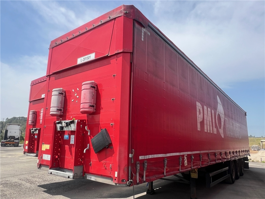 SCHMITZ CARGOBULL SCB-S3T TETO ELEVAR - Planenauflieger: das Bild 1 SCHMITZ CARGOBULL SCB-S3T TETO ELEVAR - Planenauflieger: das Bild 1