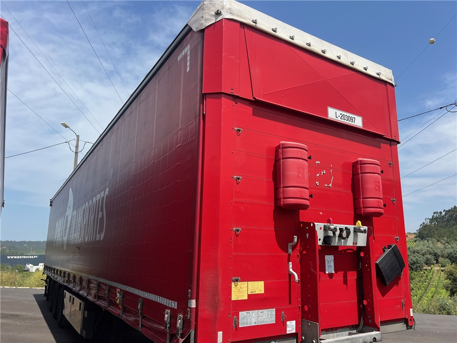 SCHMITZ CARGOBULL SCB-S3T TETO ELEVAR - Planenauflieger: das Bild 2 SCHMITZ CARGOBULL SCB-S3T TETO ELEVAR - Planenauflieger: das Bild 2