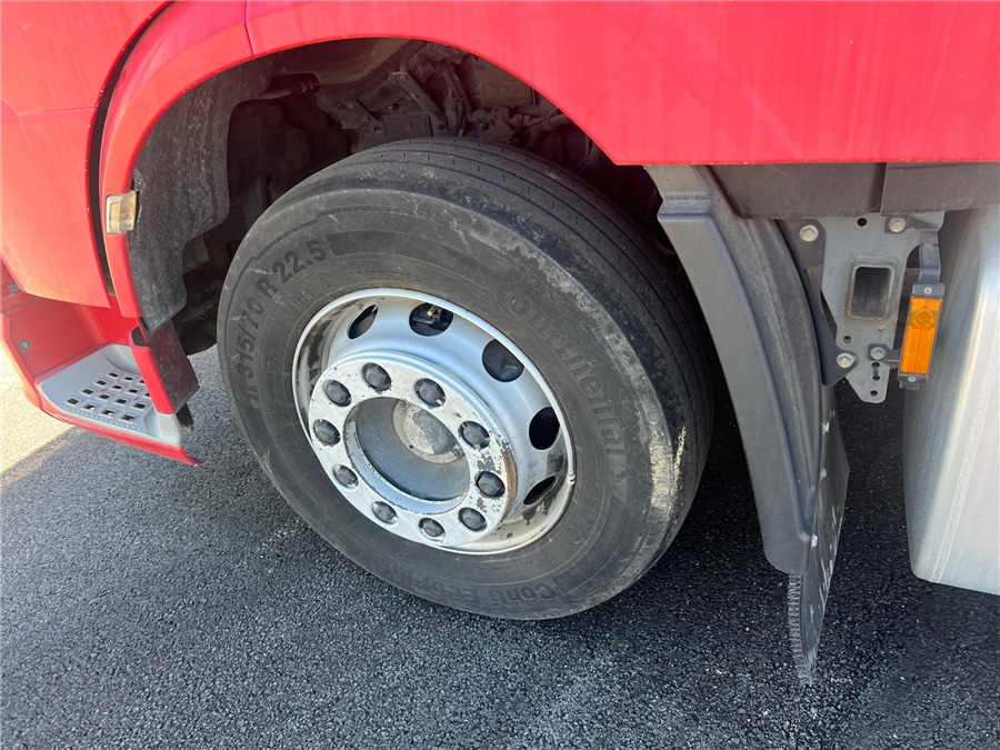 Sattelzugmaschine DAF XF 105 460: das Bild 13