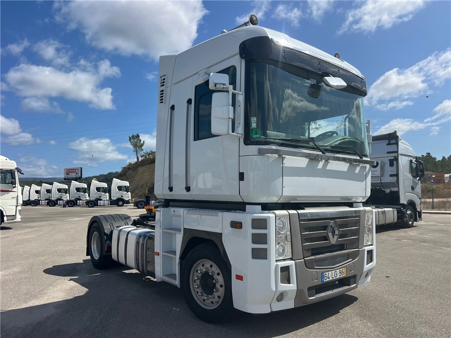 Renault AE 440 - Sattelzugmaschine: das Bild 3 Renault AE 440 - Sattelzugmaschine: das Bild 3