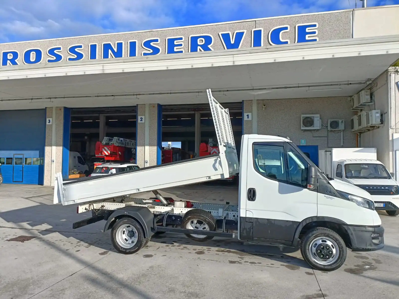IVECO DAILY 35C14 - Kipper Transporter: das Bild 2 IVECO DAILY 35C14 - Kipper Transporter: das Bild 2