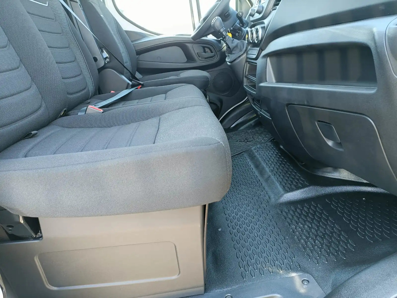 Kastenwagen IVECO DAILY 35S14 L2H2 CNG METANO KM 0: das Bild 10