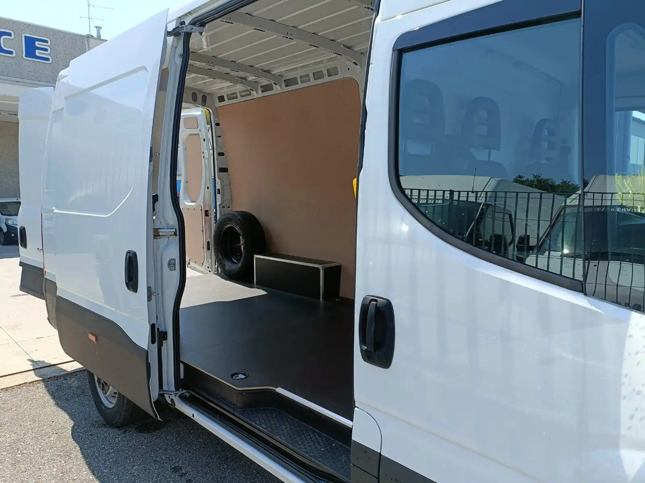 Kastenwagen IVECO DAILY 35S14 L2H2 CNG METANO KM 0: das Bild 8