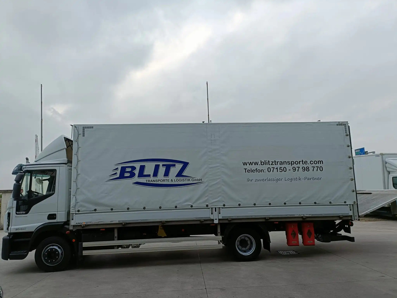 IVECO EUROCARGO 120E25P - Plane LKW: das Bild 4 IVECO EUROCARGO 120E25P - Plane LKW: das Bild 4