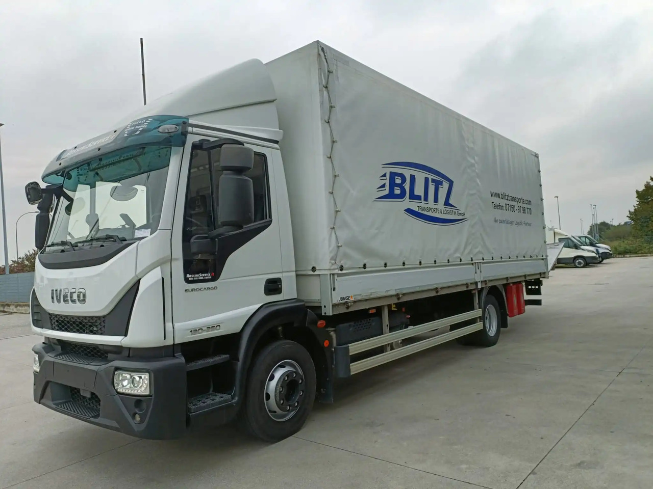 IVECO EUROCARGO 120E25P - Plane LKW: das Bild 2 IVECO EUROCARGO 120E25P - Plane LKW: das Bild 2