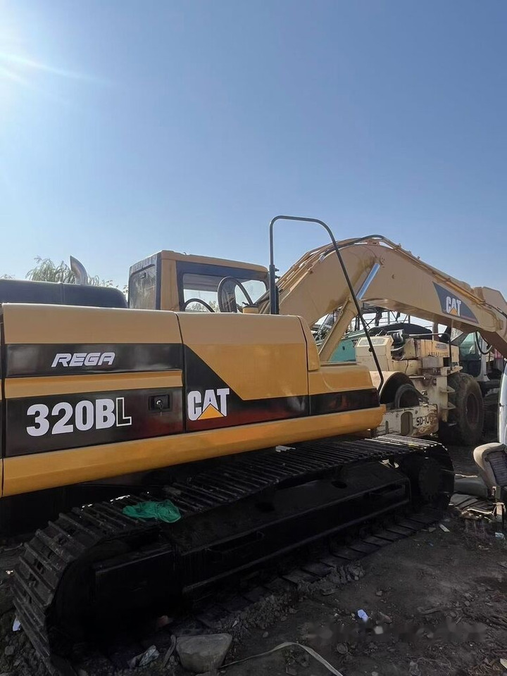 Caterpillar 320BL - Kettenbagger: das Bild 2 Caterpillar 320BL - Kettenbagger: das Bild 2