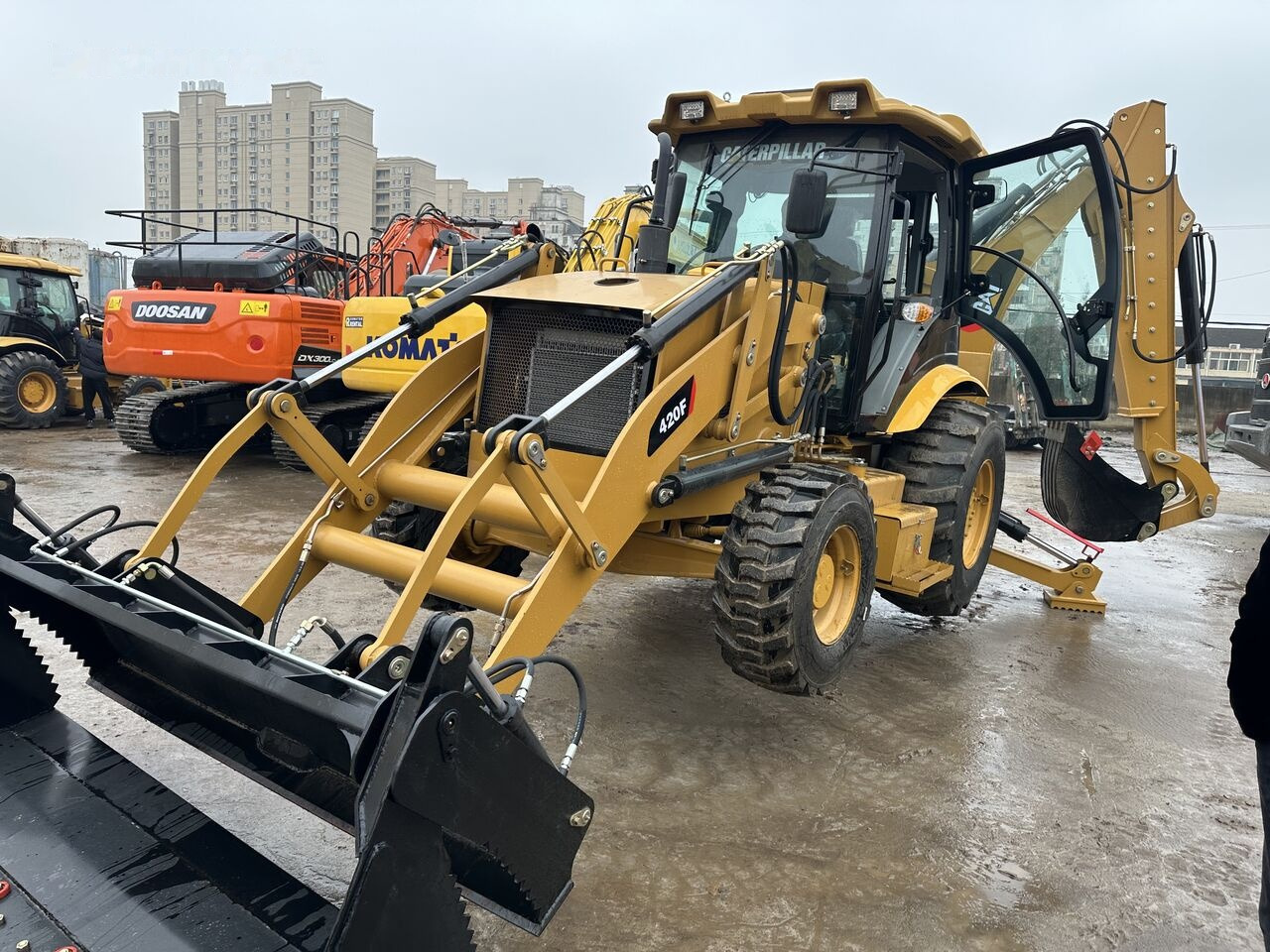 Caterpillar 420F - Baggerlader: das Bild 3 Caterpillar 420F - Baggerlader: das Bild 3