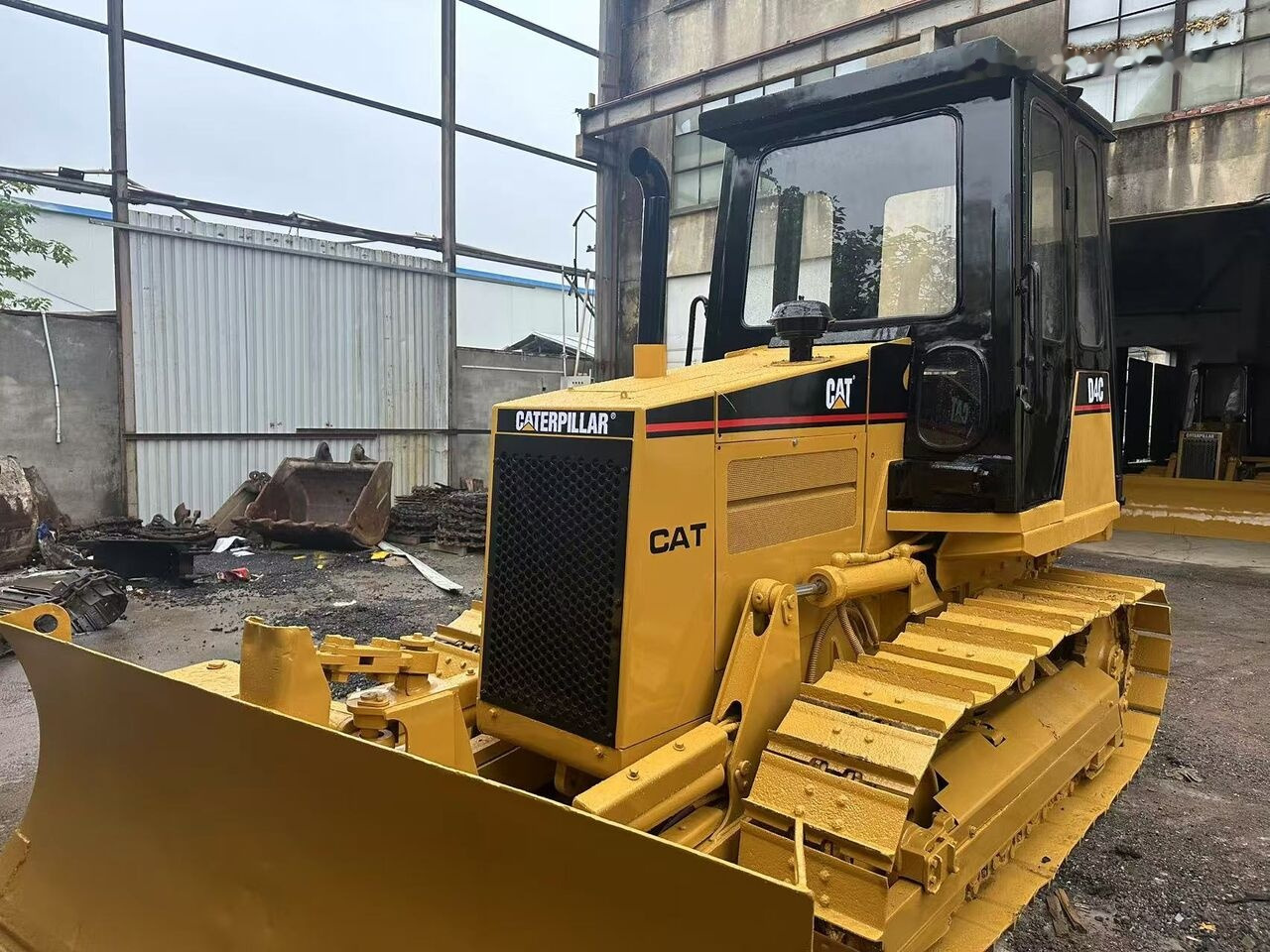 Caterpillar D4C - Bulldozer: das Bild 3 Caterpillar D4C - Bulldozer: das Bild 3