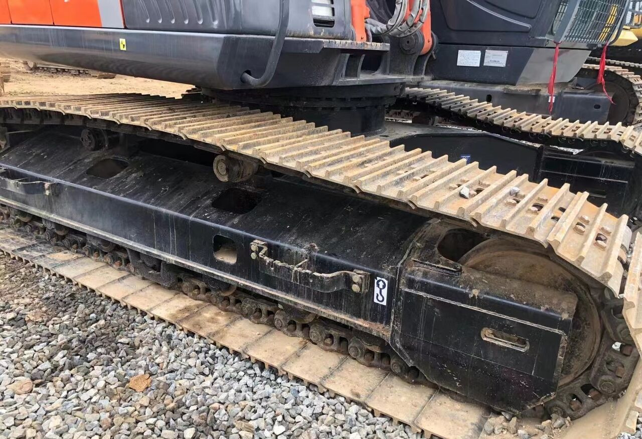 Hitachi ZX200-3 - Kettenbagger: das Bild 4 Hitachi ZX200-3 - Kettenbagger: das Bild 4