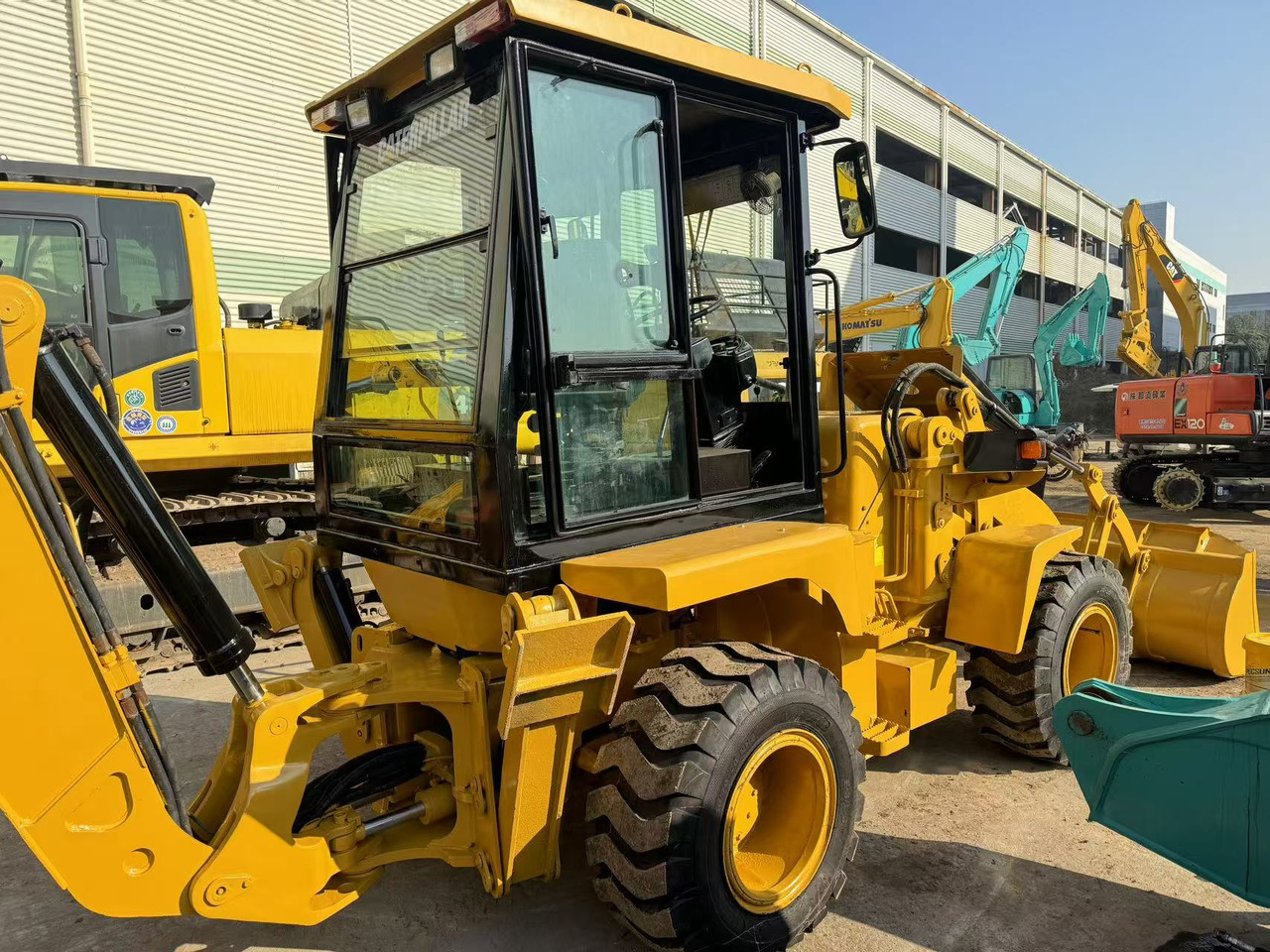 CAT 420F CHINA MADE - Baggerlader: das Bild 2 CAT 420F CHINA MADE - Baggerlader: das Bild 2